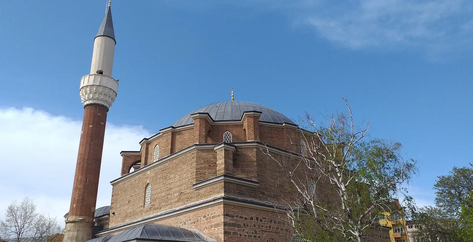 Banyabaşı Camii’nin minaresi ve kubbesi